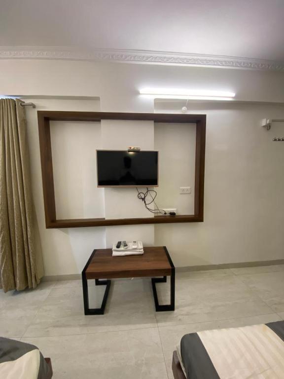 Hotel Shree Sai Sirdi Kültér fotó