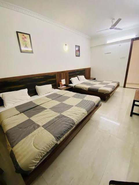 Hotel Shree Sai Sirdi Kültér fotó