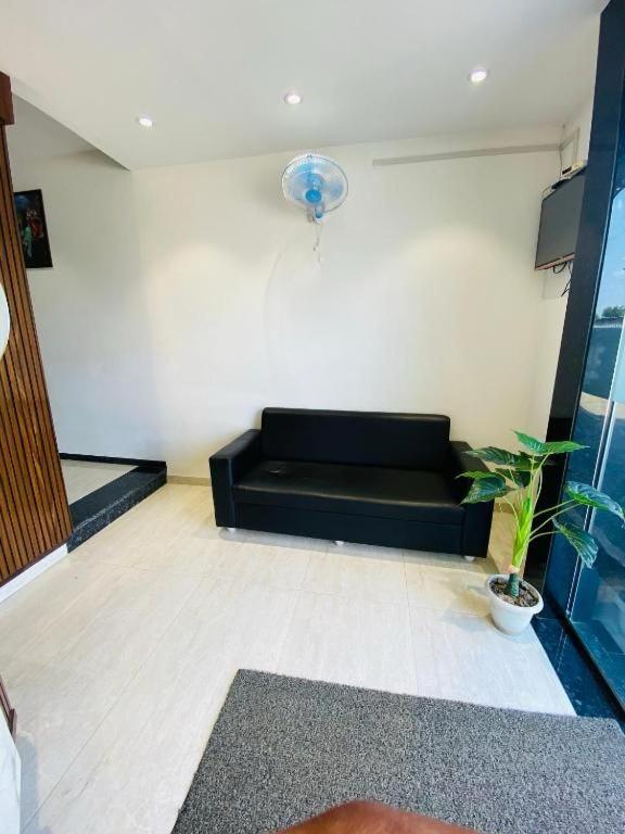 Hotel Shree Sai Sirdi Kültér fotó