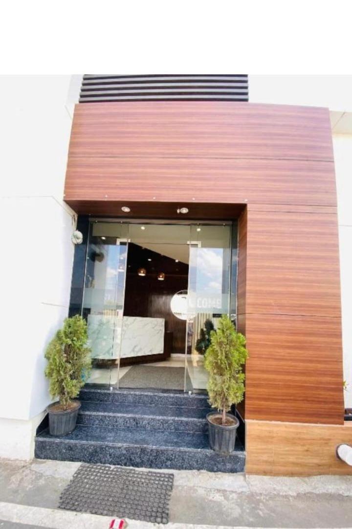 Hotel Shree Sai Sirdi Kültér fotó